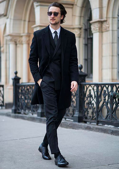 Образ с чёрными туфлями и чёрным костюмом